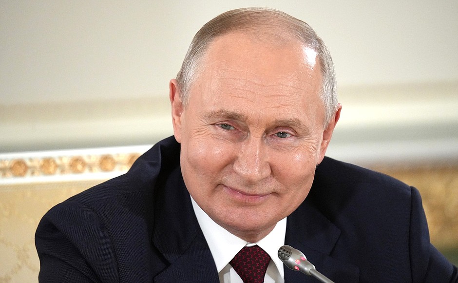 По окончании саммита Россия – Африка Владимир Путин ответил на вопросы представителей СМИ.