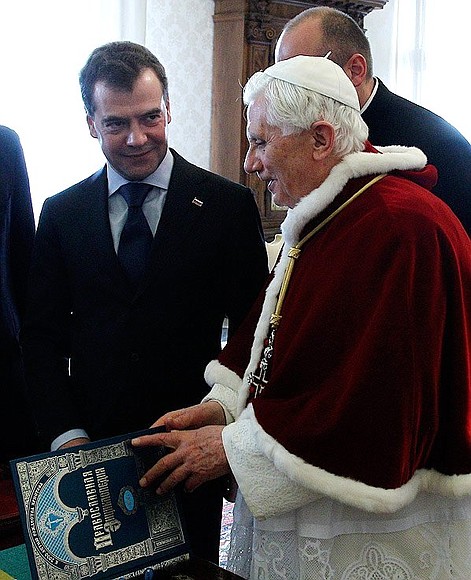 Dmitry Medvedev presented to Pope Benedict XVI the latest published volume of the Orthodox Encyclopedia, the correspondence between the First President of Russia and foreign leaders published for the 80th anniversary of Boris Yeltsin’s birth, and an enamelled panoramic view of the Moscow Kremlin.