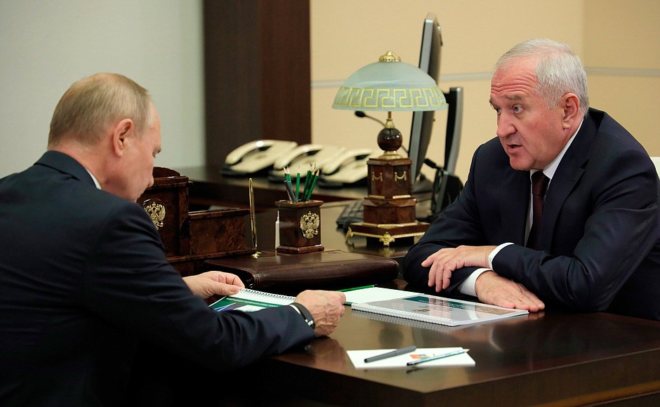 В ходе встречи с руководителем Федеральной таможенной службы Владимиром Булавиным.