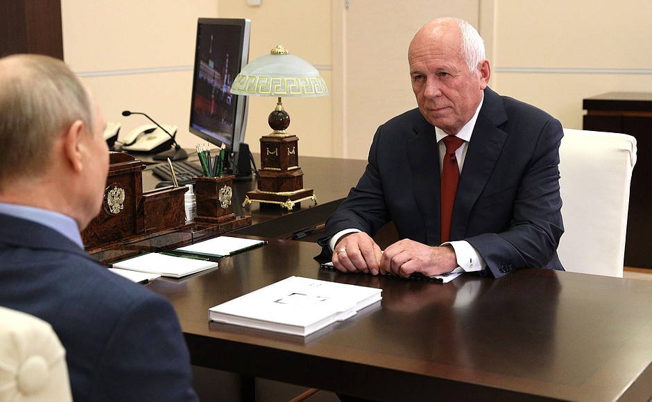 Встреча с главой госкорпорации «Ростех» Сергеем Чемезовым • Президент России