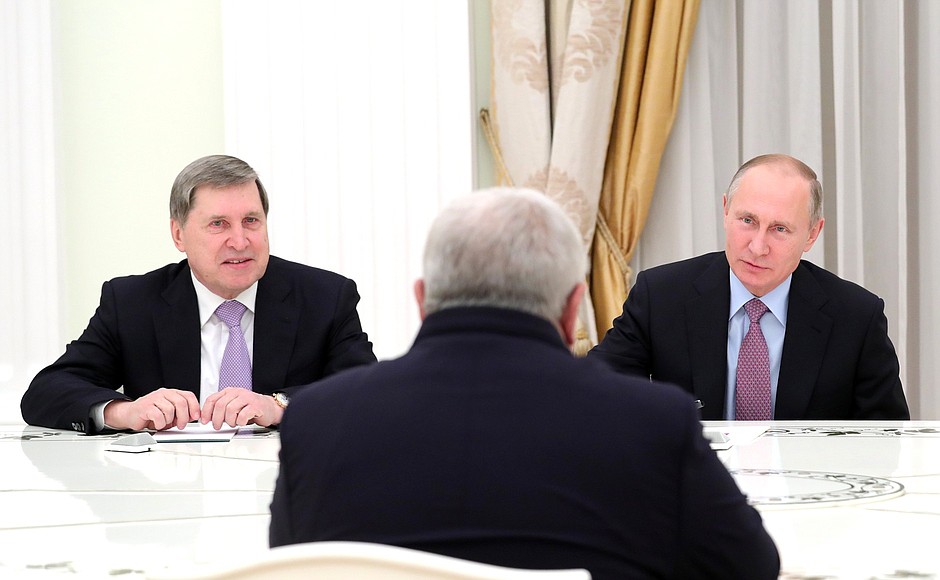 С Генеральным секретарём ОДКБ Юрием Хачатуровым. Во встрече также принял участие помощник Президента России Юрий Ушаков (слева).
