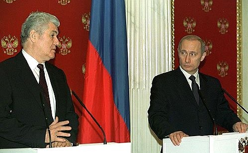 President Putin and Moldovan President Vladimir Voronin at a press conference following Russian-Moldovan negotiations.