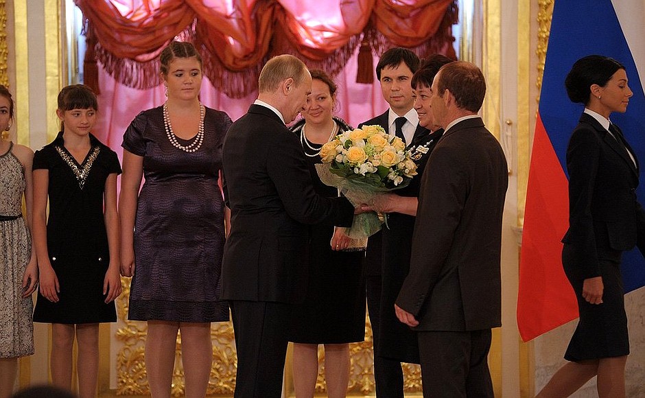 Presenting the Order of Parental Glory to Irina and Vladimir Budnits, who are raising 9 children.