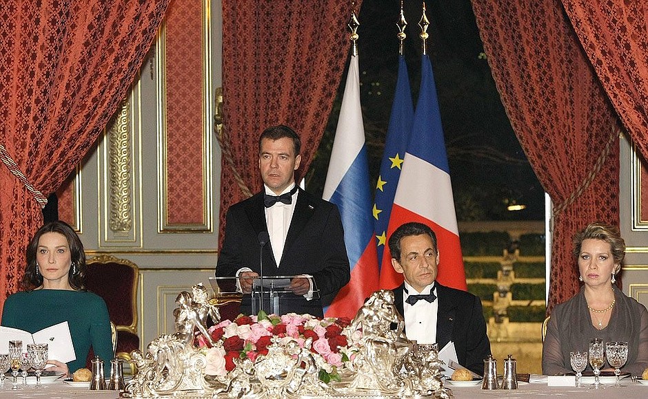 Государственный обед от имени Президента Франции Николя Саркози и Карлы Бруни-Саркози в честь Президента России Дмитрия Медведева и Светланы Медведевой.