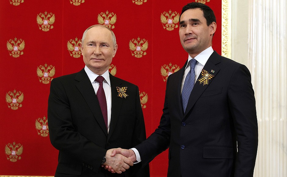 Before the parade, Vladimir Putin welcomed the heads of foreign states who had arrived in Moscow for the celebrations, in the Heraldic Hall of the Kremlin. With President of Turkmenistan Serdar Berdimuhamedov.