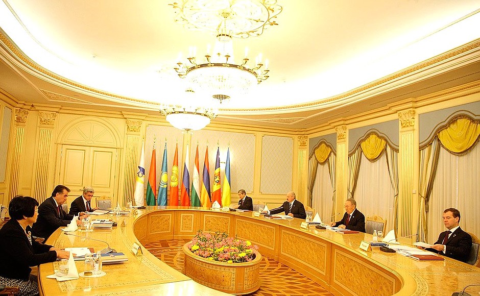 Заседание Межгосударственного совета Евразийского экономического сообщества и Высшего органа Таможенного союза в узком составе.