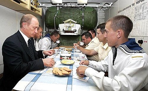 На борту сторожевого корабля морских частей Пограничной службы ФСБ России.