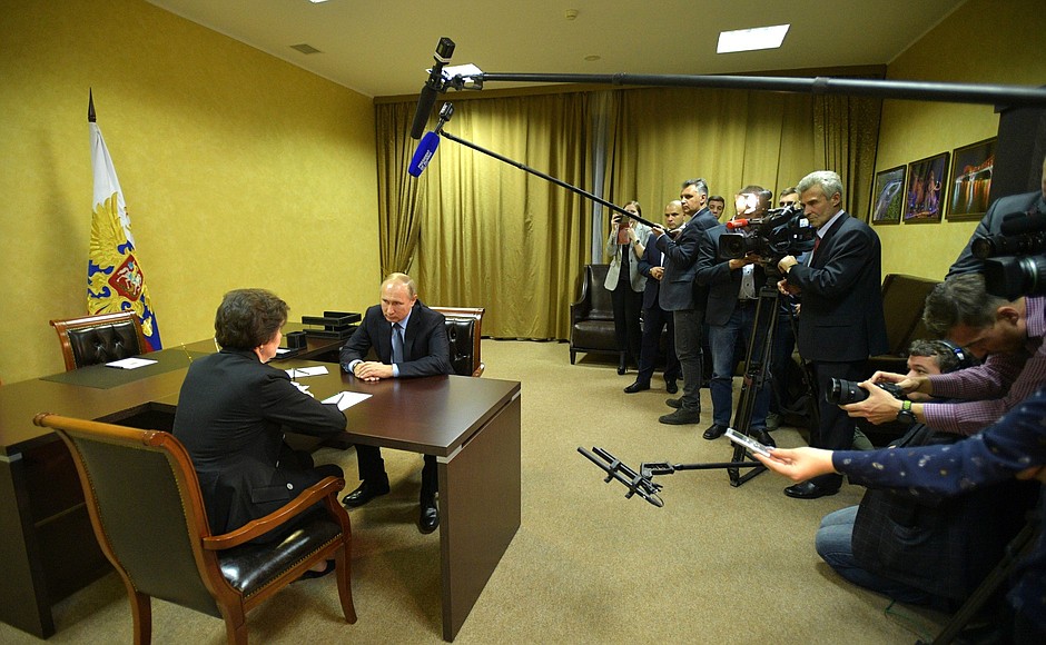 На встрече с губернатором Ханты-Мансийского автономного округа – Югры Натальей Комаровой.