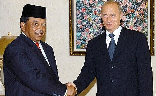 President Putin with King Tuanku Syed Sirajuddin, the Paramount Ruler of Malaysia.