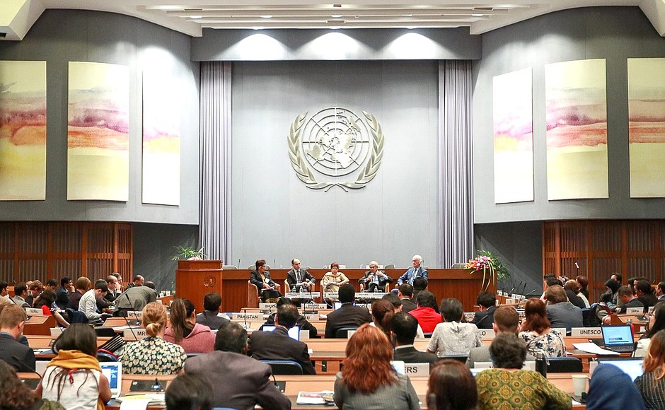 Советник Президента, специальный представитель Президента по вопросам климата Александр Бедрицкий принял участие в Пятом Азиатско-тихоокеанском форуме по устойчивому развитию.