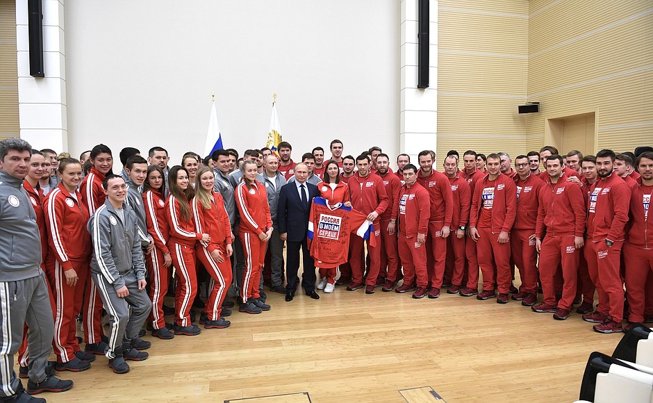 С российскими спортсменами – участниками XXIII Олимпийских зимних игр 2018 года в Пхёнчхане.