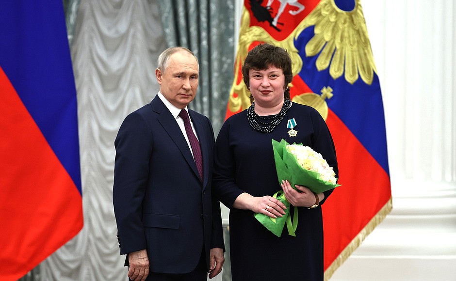 The Order of Friendship is presented to Yelena Shapurova, minister of education and science in the Zaporozhye Region.