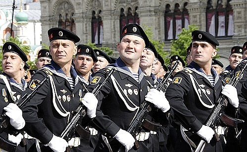 Военный парад в честь 63-й годовщины Победы в Великой Отечественной войне.