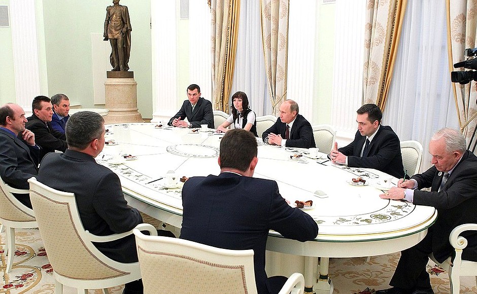 Встреча с полномочным представителем Президента в Уральском федеральном округе Игорем Холманских и жителями региона.
