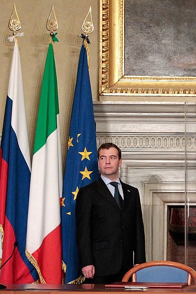 At ceremony of signing Russian-Italian documents.