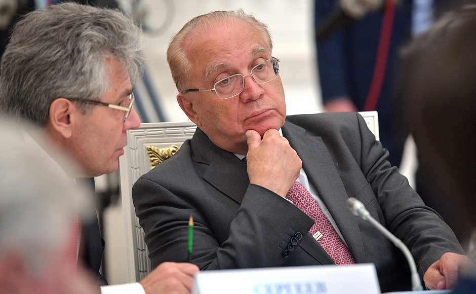 Rector of Moscow State University Viktor Sadovnichy at a meeting with members of the Russian Academy of Sciences.