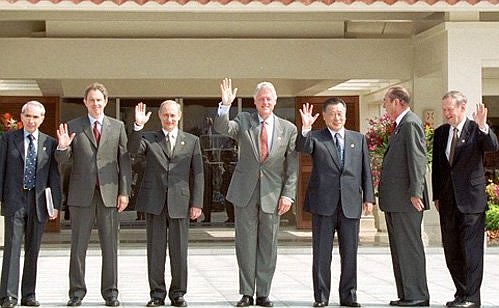 Лидеры «Группы восьми» перед началом утреннего заседания.