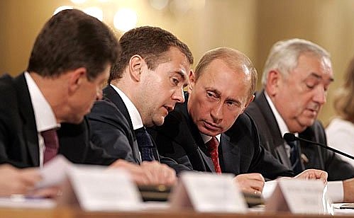 At the National Assembly of Regional Municipal Councils. Right — President of the National Congress of Municipalities Stepan Kirichuk, left — First Deputy Prime Minister Dmitry Medvedev and Regional Development Minister Dmitry Kozak.
