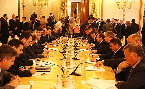 Российско-армянские переговоры в расширенном составе.