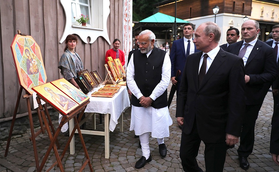 With Prime Minister of India Narendra Modi, while visiting the My Russia cultural and ethnographic centre.