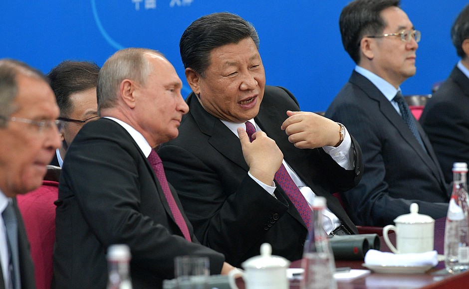 На хоккейном матче юношеских команд России и Китая. С Председателем КНР Си Цзиньпином.