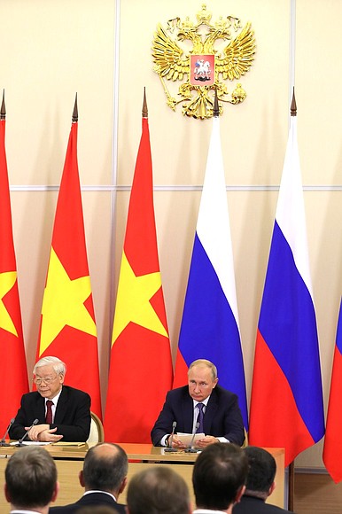 Press statements following Russian-Vietnamese talks. With General Secretary of the Communist Party of the Socialist Republic of Vietnam Nguyen Phu Trong.