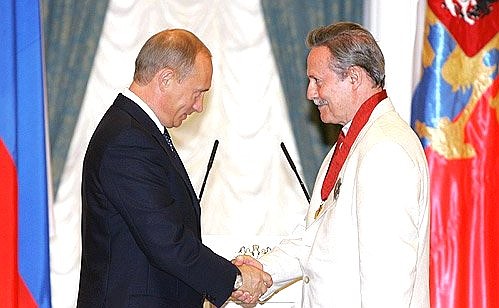 State decorations award ceremony. Yury Solomin, artistic director and actor at the Maly State Academic Theatre, receives the Order “For Service to the Fatherland” second degree.