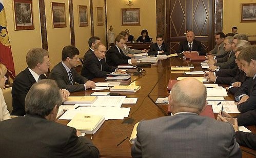 A meeting of the Presidium of the State Council devoted to improving the mechanisms of interaction between the federal and regional government bodies of the Russian Federation.