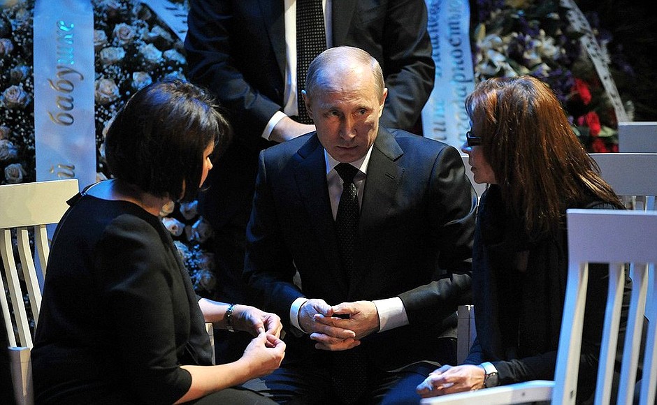 Владимир Путин выразил соболезнования родным народной артистки СССР Галины Вишневской.