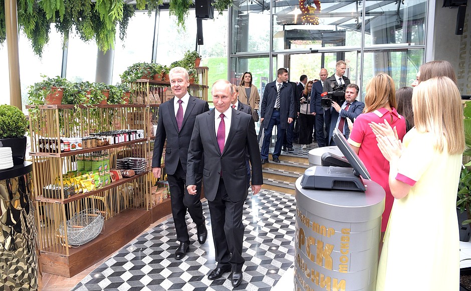 While visiting the new Zaryadye Park. With Moscow Mayor Sergei Sobyanin.