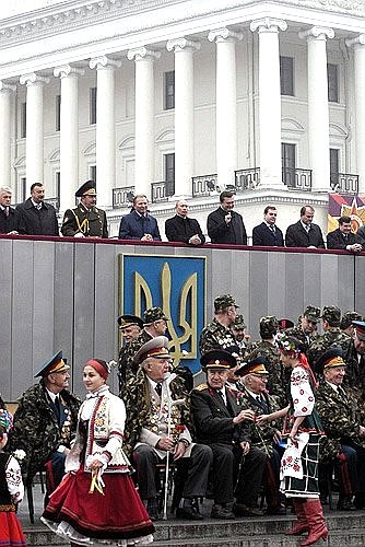 На военном параде, посвященном 60-летию освобождения Украины от фашистских захватчиков.
