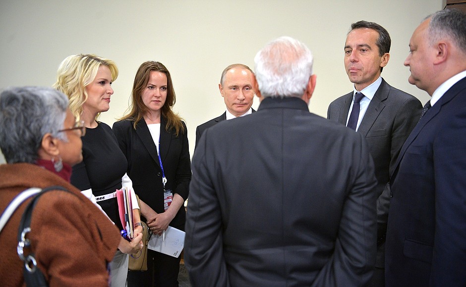 На полях Петербургского международного экономического форума Владимир Путин встретился с Федеральным канцлером Австрии Кристианом Керном, Президентом Республики Молдовы Игорем Додоном, Премьер-министром Индии Нарендрой Моди.