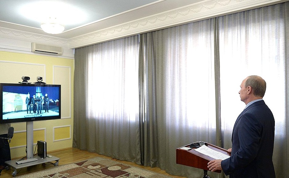 Видеоконференция с платформой «Беркут» по случаю запуска в эксплуатацию первой очереди месторождения Северное Чайво на Сахалине.