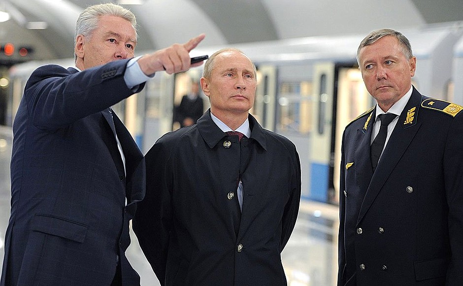 With Moscow Mayor Sergei Sobyanin (left) and Head of the Moscow Metro Ivan Besedin during the tour of the newly opened Novokosino metro station.