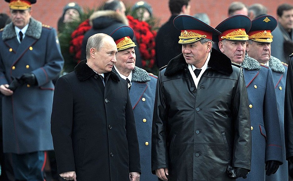 С Министром обороны Сергеем Шойгу на церемонии возложения венка к Могиле Неизвестного солдата.