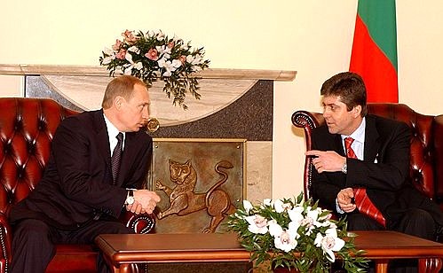 President Putin talking with Bulgarian President Georgi Parvanov.
