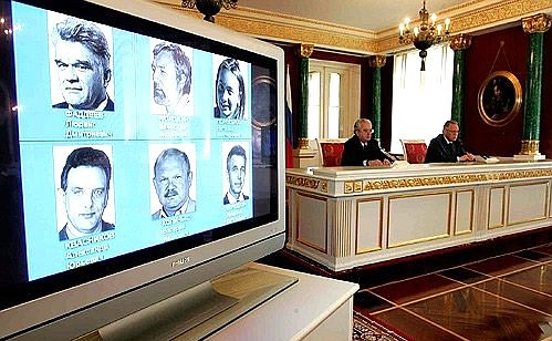 Hermitage Director Mikhail Piotrovsky and the President of the Russian Academy of Sciences, Yury Osipov, announced the winners of Russian National Awards 2004 in the fields of literature and art, and science and technology.