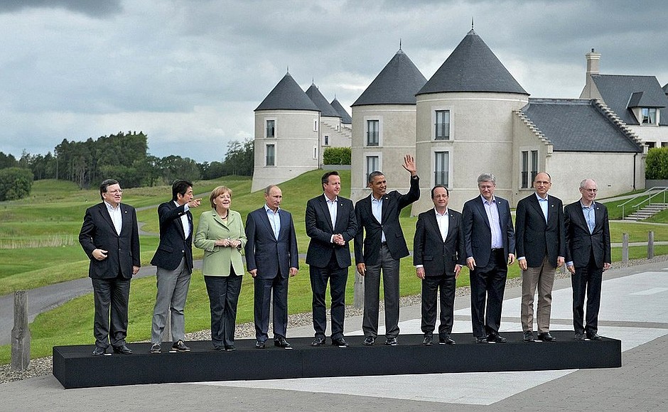 Участники встречи глав государств и правительств «Группы восьми».