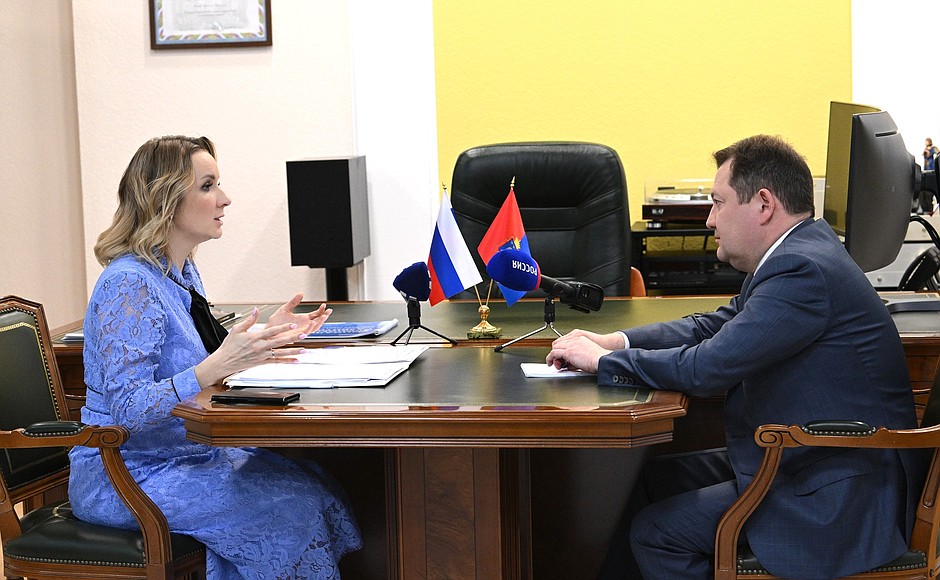 Presidential Commissioner for Children’s Rights Maria Lvova-Belova made a working trip to the Tambov Region. With the Head of the Tambov Region Administration Maxim Yegorov.