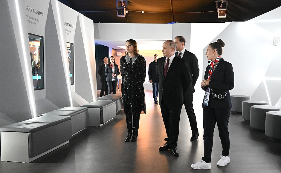 Visiting Russia International Exhibition and Forum.
With General Director of ANO Directorate of the Exhibition of Achievements “Russia” Natalya Virtuozova (left) and Deputy Prime Minister – Minister of Industry and Trade Denis Manturov.