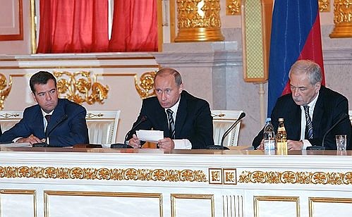 Заседание Совета при Президенте России по реализации приоритетных национальных проектов и демографической политике.