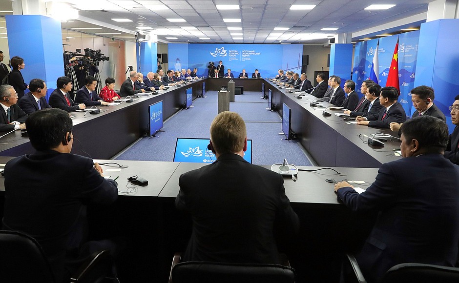 Meeting with participants of the round table on Russian-Chinese interregional cooperation.