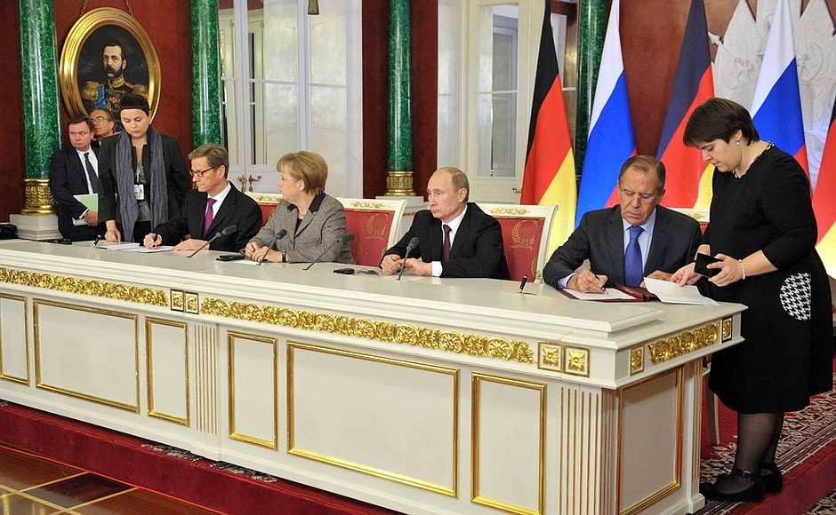 Signing Russian-German joint documents.