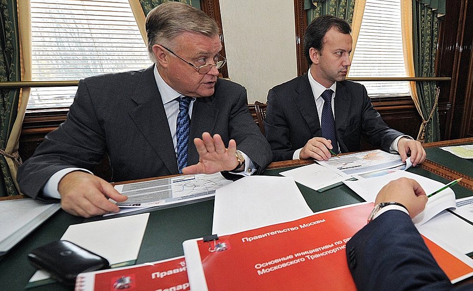 Russian Railways CEO Vladimir Yakunin and Deputy Prime Minister Arkady Dvorkovich at a meeting on developing the railway network.
