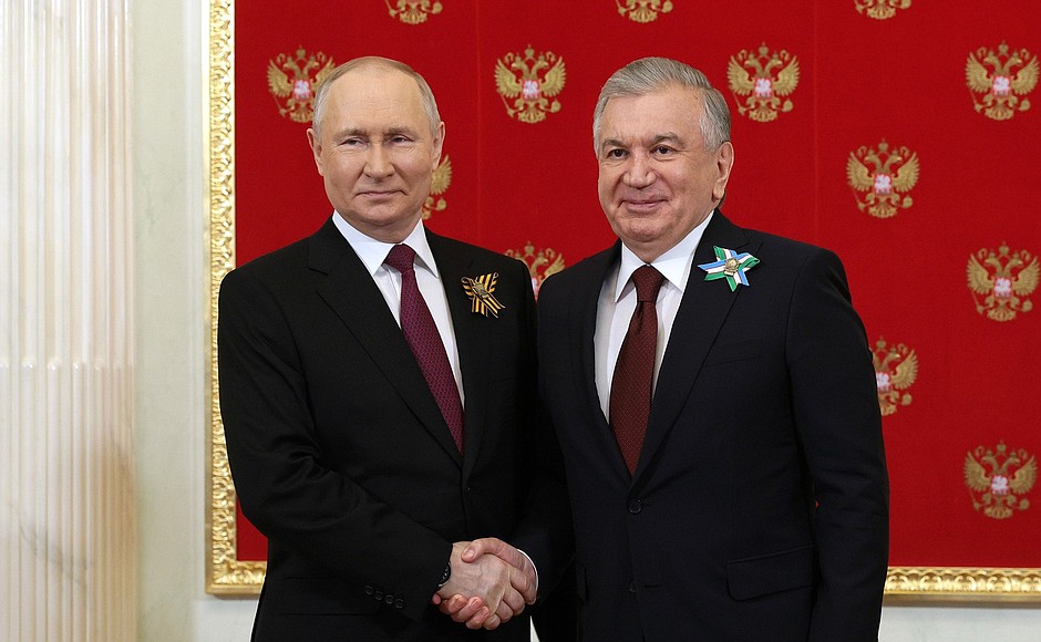 Before the parade, Vladimir Putin welcomed the heads of foreign states who had arrived in Moscow for the celebrations, in the Heraldic Hall of the Kremlin. With President of Uzbekistan Shavkat Mirziyoyev.