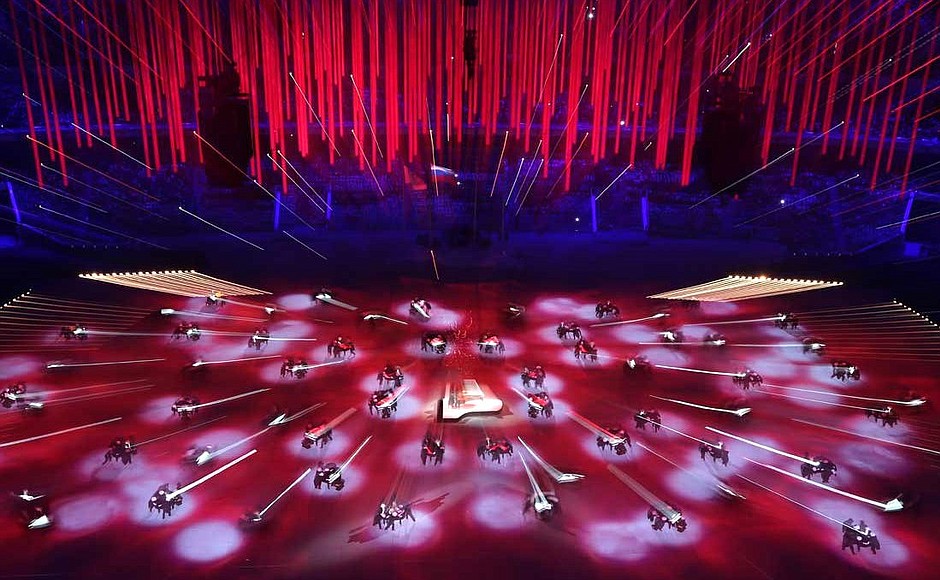 At the closing ceremony of the XXII 2014 Winter Olympics. Staged performance – on the stage is pianist Denis Matsuyev.