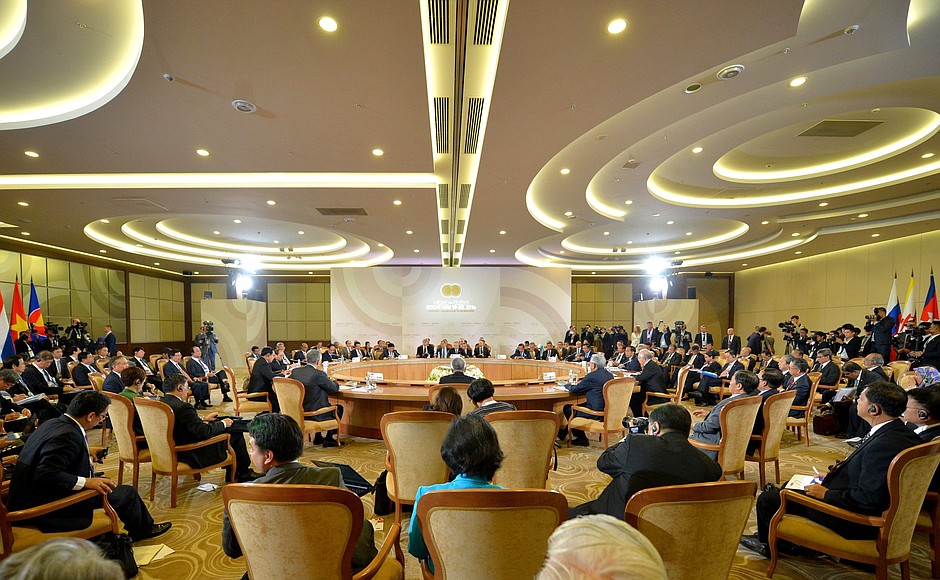 Пленарное заседание саммита Россия – АСЕАН.