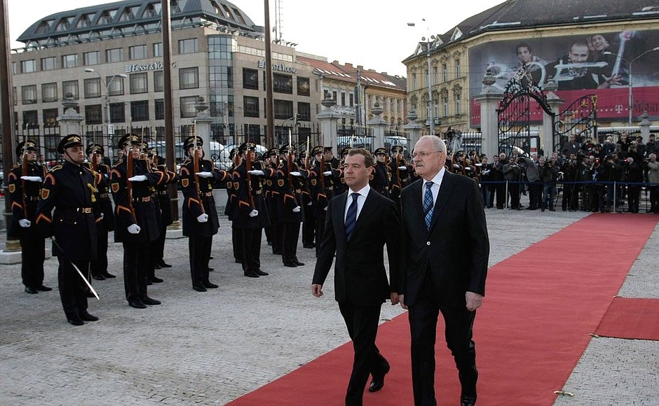 With President of Slovakia Ivan Gasparovic during the official welcome ceremony.