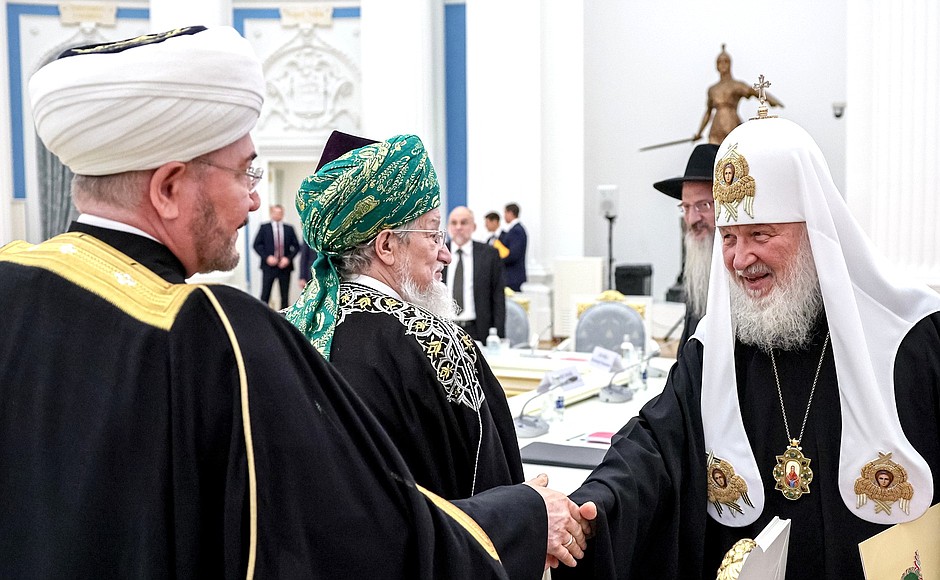 Patriarch Kirill of Moscow and All Russia (right), Grand Mufti of Russia and Chairman of the Central Spiritual Directorate of Muslims of Russia Talgat Tadzhuddin and Chairman of the Religious Board of Muslims of Russia Ravil Gaynutdin.