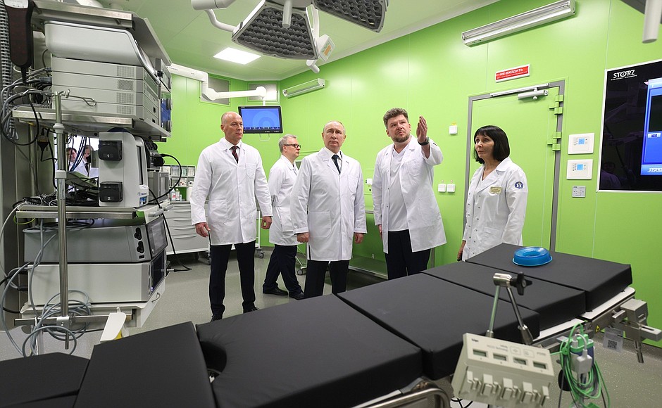 Vladimir Putin at the Dmitry Rogachev National Medical Research Centre for Paediatric Haematology, Oncology and Immunology.